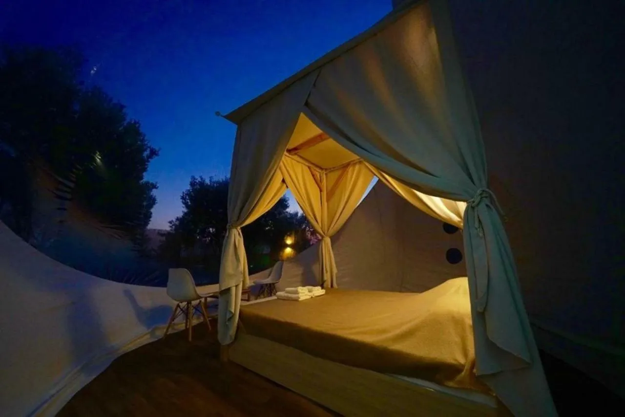 Bubble Tents 네아 모우다니아